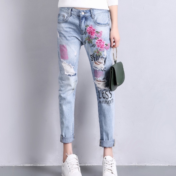 Denim - womens jeans with flower embroidery
